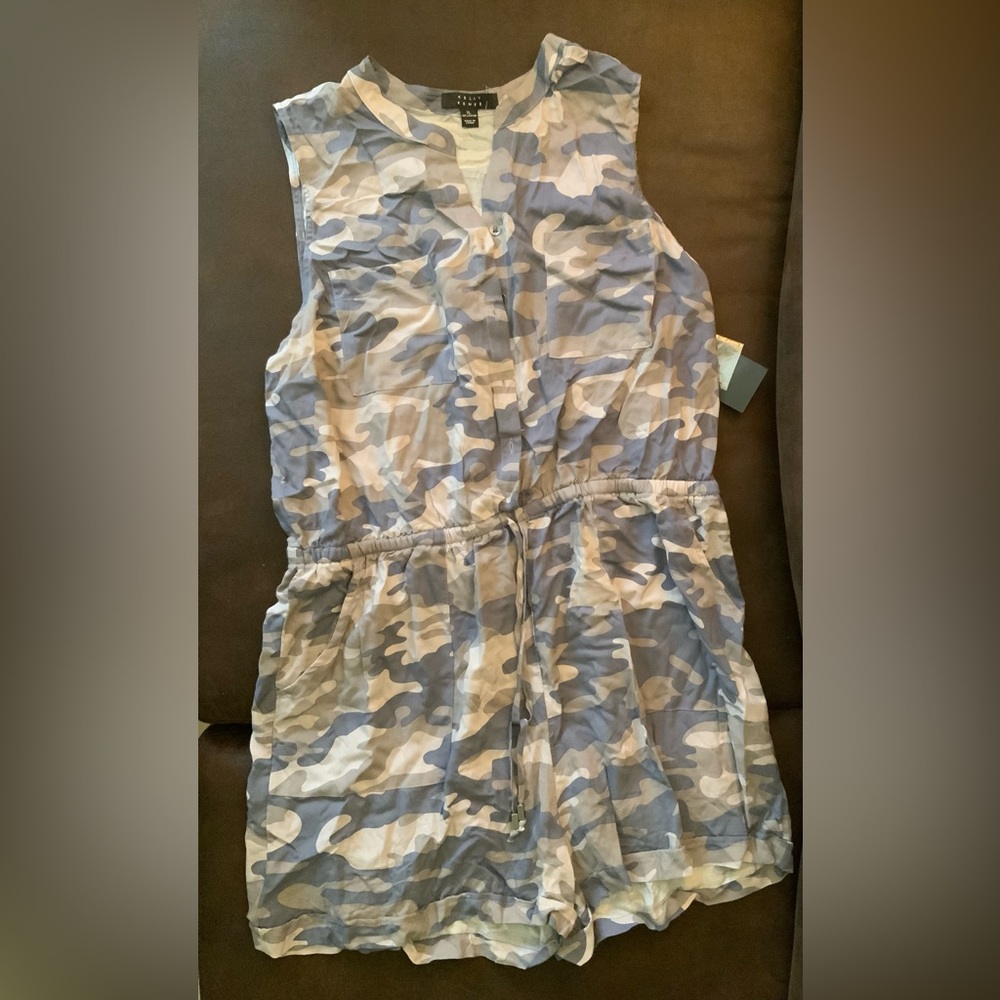 Gray romper with front pockets